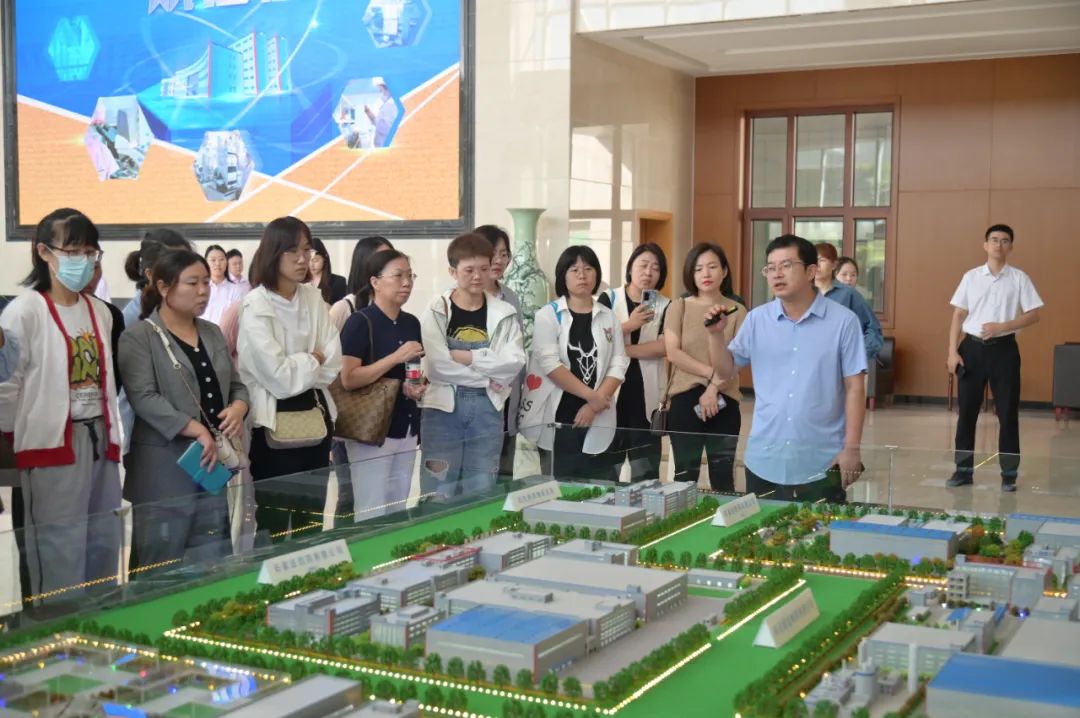 “全国药品检验检测技术与生物技术”高级研修班学员赴贝塔诺体育观摩